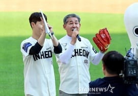 [Photo] "Don't give up on autumn baseball!" Jeong Hae-kwon, Chairman of the Incheon City Council