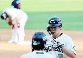 [Photo] 'Bottom of the 4th, game-tying RBI single' Kim Jae-hwan