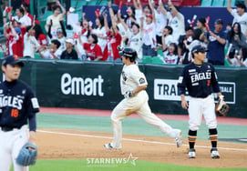 [Foto] 'Dramático jonrón de dos carreras para empatar en el octavo inning' Kim Jae-hwan