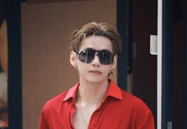 V 'Наследный принц моды TAEHYUNG' сотрясает Париж