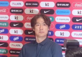 'Resignation' Hong Myung-bo's Meaningful Remark: "Stepping Down as Coach, But..."