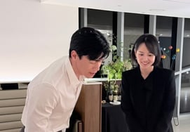 在全球大势之前，情圣丈夫……金武烈，♥与尹胜雅举行"真正的教育"派对