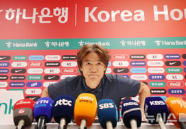 El jugador se convierte en leyenda, pero como entrenador repite la 'historia cruel'... La salida solitaria de Hong Myung-bo, que también captó la atención de Japón: "Con Son y Lee Kang-in, aún así se eliminó en la fase de grupos"