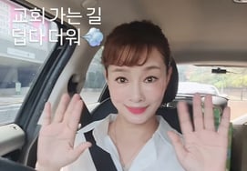 Kim Won-hee resumes SNS after two years: "Shalom~ It's hot on the way to church." A cheerful comeback