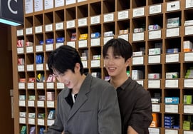 'Mentioning Ex-Girlfriend, SNS Hacking': Jo Yu-sik Posts a Bold Back-Hug Selfie