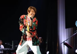 "デビュー47年目の韓国コンサートが嬉しいです" 'ギンギラギンニ'のコンド・マサヒコ、やはりレジェンド！