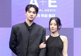 Kim Myeong-su and Kang Min-a, Flawless Two-Shot [★Photo]