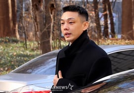 Yoo Ah In, tin đồn quay trở lại..Hết hợp đồng với UAA → Cùng ăn chung nồi cơm với G-Dragon. [Star Issue]