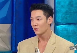 崔振赫，和李国珠关系很深.."妈妈 送你亲手做的香油吧" [拉斯]
