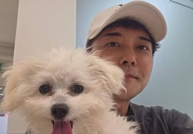 全炫茂结束世界杯转播回国宠物狗巡抚与重逢"长大了吧？"