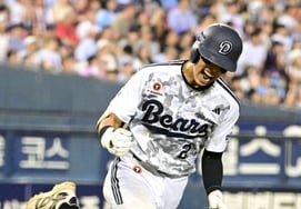 It was worth giving up the foreign investor for 1.6 billion won! Kim Min-seok's three-hit explosion + Park Chan-ho's three-run homer → Doosan defeats Lotte 5-0, taking sole 5th place [Jamsil On-site Review]