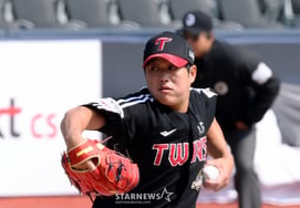 'W' LG Ham Deok-ju, debut as starter against Kiwoom on the 1st with a 'surprise' appearance! He will start from the first inning for the first time since 2021, facing off against Alcantara.