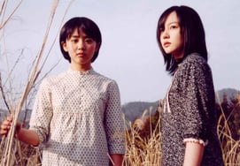 Moon Geun-young, 16, and Im Soo-jung, 24, reunite in a shot 23 years after 'The Red Shoes' [Star Issue]
