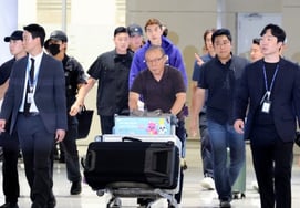 “Manager Park Hang-seo with his head bowed”: Vietnam also focused on the grim return journey... “Korean fans hurled insults at Coach Hong Myung-bo”