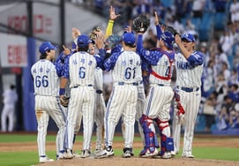 'Wow, Samsung's power is truly amazing! Even with the starting pitcher giving up 7 runs, they managed to turn it around → 4 of the 5th consecutive wins were comeback victories
