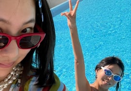 '63歳' ファン・シンヘ、20代の娘とカップル水着..年齢を忘れさせる完璧なボディ