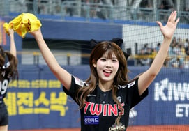 [Photo] Wishing for victory with "levitation," Park Ye-eun