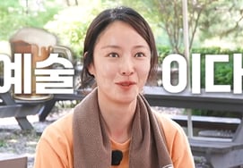 'Self-reflection' Hwang Jung-eum subtly reveals her exhaustion... "I want to live somewhere with no one" [Star Issue]