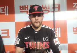 A fundamental LG foreign investor who focuses only on "championships" rather than individual stats: "Proud of Song Chan-ui and Moon Jung-bin's growth → They squeeze out strength every day; they can't afford to miss games!"