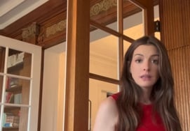Anne Hathaway, một bộ váy sắp sinh."Cậu mặc ngược rồi nhỉ" [ngôi sao thế giới]