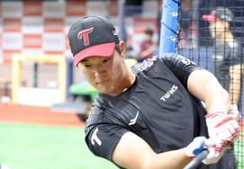 [Foto] 'Preparándose para el partido contra Kiwoom' Moon Jung-bin