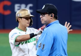 [Photo] 'One-run rally hit in the bottom of the first inning' Park Chan-hyeok