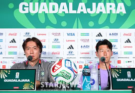 "Son Heung-min, why are you saying that?" Coach Hong Myung-bo's reprimand... Conflict between coach and captain in the locker room? Jin Jong-woo's shocking claim