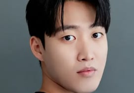 'パク・ミソン・イ・ボンウォンの子' チェ・サンヨプ、姓を変えたが..所属事務所は母と共に [スター・イシュー]