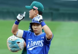 [Photo] 'Hachi's first ball becomes a double' Kim Ji-chan