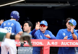 [Foto] «¡Ji-chan, qué bonito!» Entrenador Park Jin-man