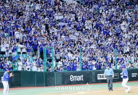 [Foto] «Se desató el grito azul»: Choi Hyung-woo conecta su jonrón número 11