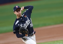 In the 7th inning, with no outs and bases loaded, Kim Taek-yeon escaped a scoreless crisis with a 'strikeout-strikeout-ground ball' sequence! Doosan repels Kiwoom's fierce chase, returning to a 1-win, 1-loss start for the weekend series [Gocheok On-Site Review]