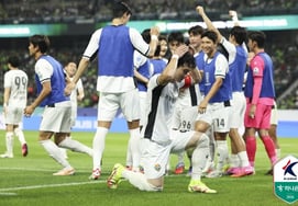 Chúng ta đứng thứ 2 ở Gangwon rồi! Chiến thắng ly kỳ 2-1 tại sân bay Jeonbuk → '3 trận thắng liên tiếp + 6G bất bại'... Tái hiện lại bộ phim 2 năm trước [Đánh giá tại Jeonju]