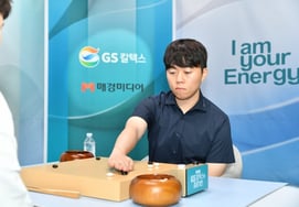 Shin Min Joon giành chiến thắng 3 lần liên tiếp trước Park Jung Hwan trong BXH cờ vây Hàn Quốc... GS Caltex giành lại quyền kiểm soát sau 2 năm