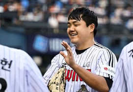 "救援5勝は先発の涙"姿勢を低くしたチャン・ヒョンシク、'オールスター休息課題'100球投げる体作り
