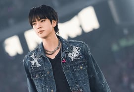 『JIN REIGNS BRUSSELS』BTSのジン、超BTSブ..ベルギーが熱くなった!
