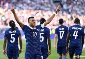 'Mbappe's 19th World Cup goal explodes → One goal behind Messi' France successfully advances to the quarterfinals... defeating Paraguay 1-0