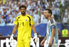 「メッシが先に抱きしめた」"サッカーの神も惚れた『クモの手』··· ボジニャ、アルゼンチンを苦しめた後『フォロワー5万→2500万』増加