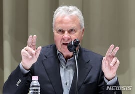 Hiddink: "Honestly, I lacked passion for the trip to Korea, but..." The three unreasonable demands he directly accepted and Korea's 'crazy decisiveness' at that time