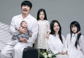 'Three Children' KCM Couple to Hold Wedding After 14 Years... "A Promise to His Wife" [Official]