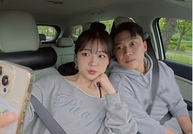 'A Lookalike of Kim Yoo-jung,' a Childcare Teacher Appears... "Will I Be in Your Future, Oppa?" Romance War with Trainer Boyfriend