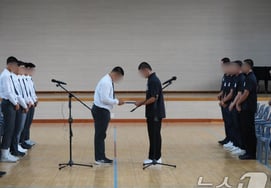 培材高中棒球部亲自访问光州第一高中,朗读道歉文后转达"真心道歉"