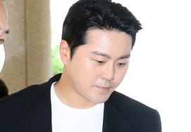 '飲酒運転'のイ・ル、テジナに続いてさりげなく放送復帰..'オッキョンイ'を歌う