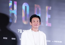 Actor Hwang Jung-min, who visited Cannes with the film "Hope," [★Photo]