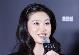 Actor Jung Ho-yeon in the film "Hope" [★Photo]