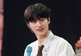 Byeon Woo-seok Opens Asian Fan Meeting with 'I'll Only Walk the Flower Path'.. "Happy Memories"