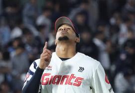 Lotte with a Ponce-level pitcher? "The KBO League has many high-caliber players." A 5G ERA in the single digits, is it real? Explosive potential! "Confident we will finish the season with a strong team record"