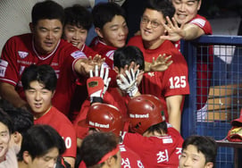 [Foto] Choi Jung: «Incluso si tuviera diez manos, serían insuficientes»