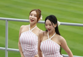 [Foto] Kim Hyun-young y Lee Yeon-jin, hermanas algo tímidas
