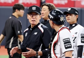 [Foto] «Tengo algo que decirle al receptor», el entrenador Lee Kang-cheol